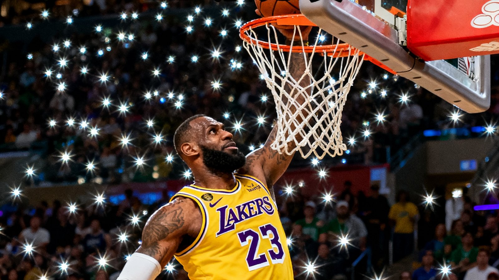 洛杉矶湖人对阵波士顿凯尔特人NBA比赛全场集锦封面，詹姆斯扣篮的精彩瞬间被定格，篮筐在冲击下微微颤动，背景中观众席闪光灯密集如星海，底部标注时长5分08秒。